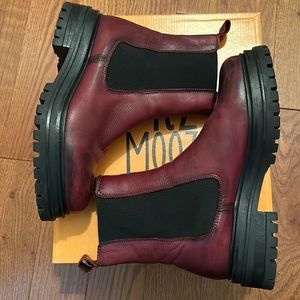 Mix Mooz Lizette Chelsea Boot 37 | 7-7.5 | Burgundy, Wine & Black
